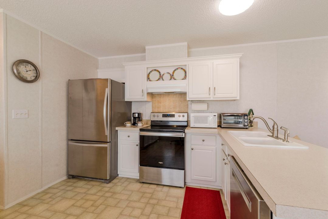 For Sale: $145,000 (2 beds, 2 baths, 896 Square Feet)