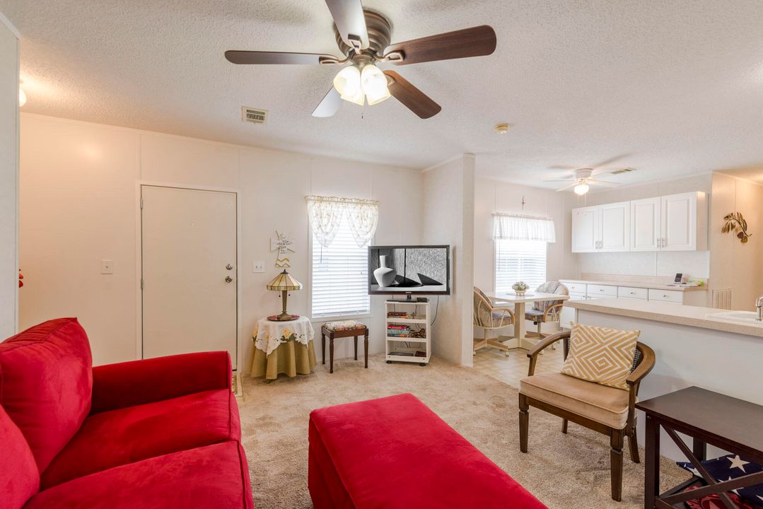 Active With Contract: $145,000 (2 beds, 2 baths, 896 Square Feet)