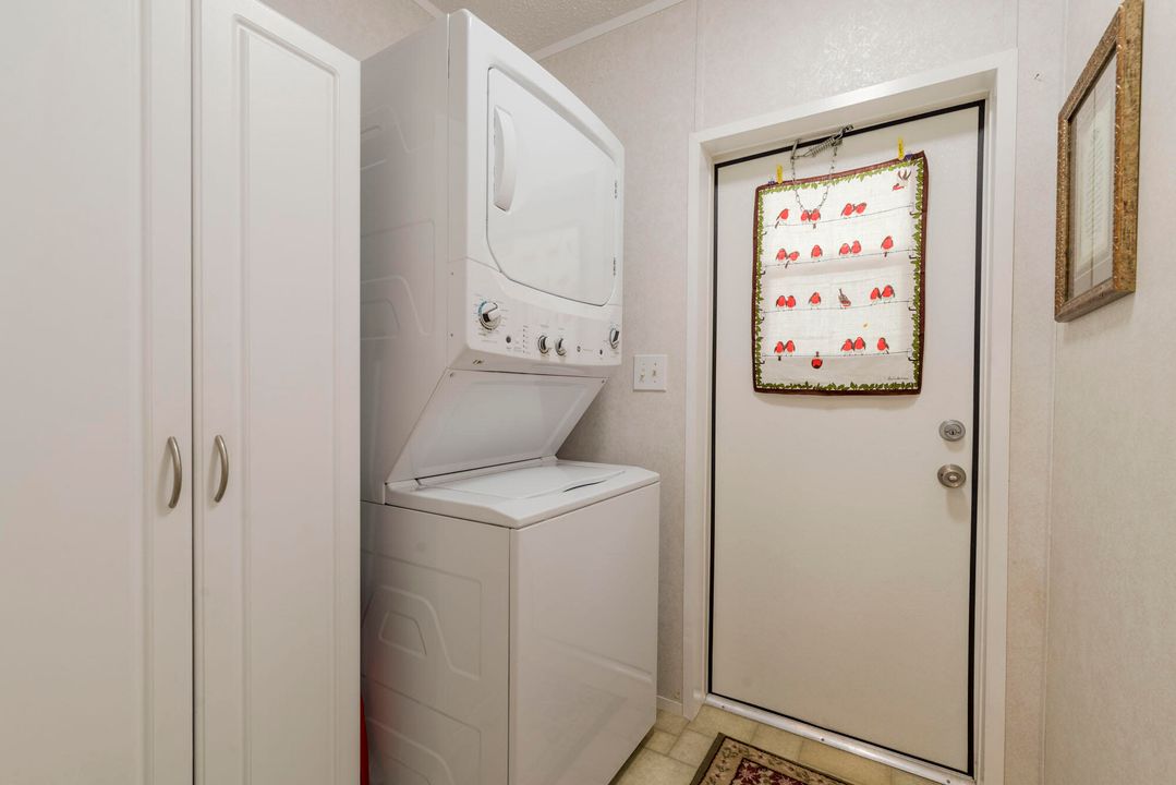Active With Contract: $145,000 (2 beds, 2 baths, 896 Square Feet)