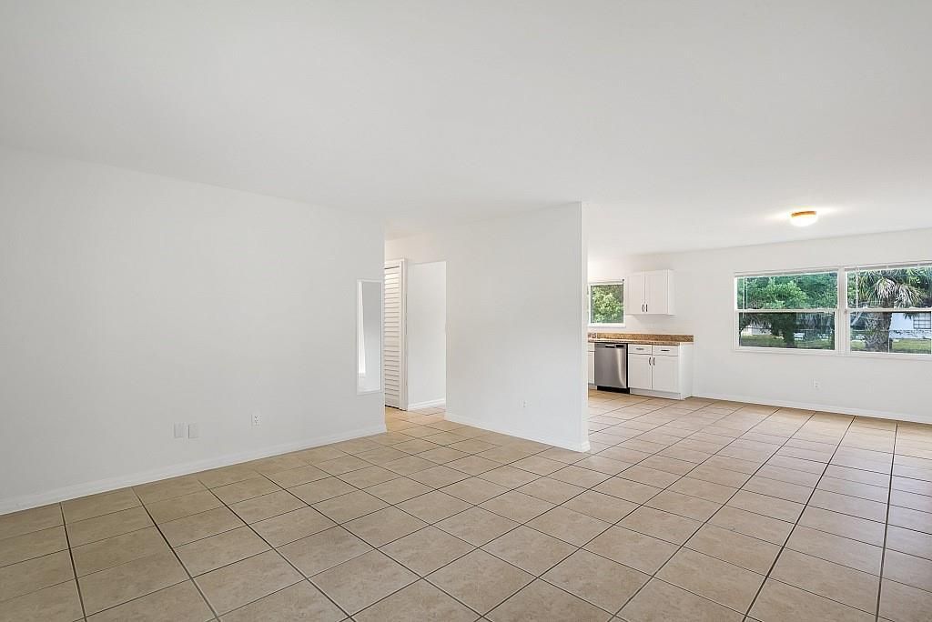 Active With Contract: $285,000 (3 beds, 2 baths, 1320 Square Feet)