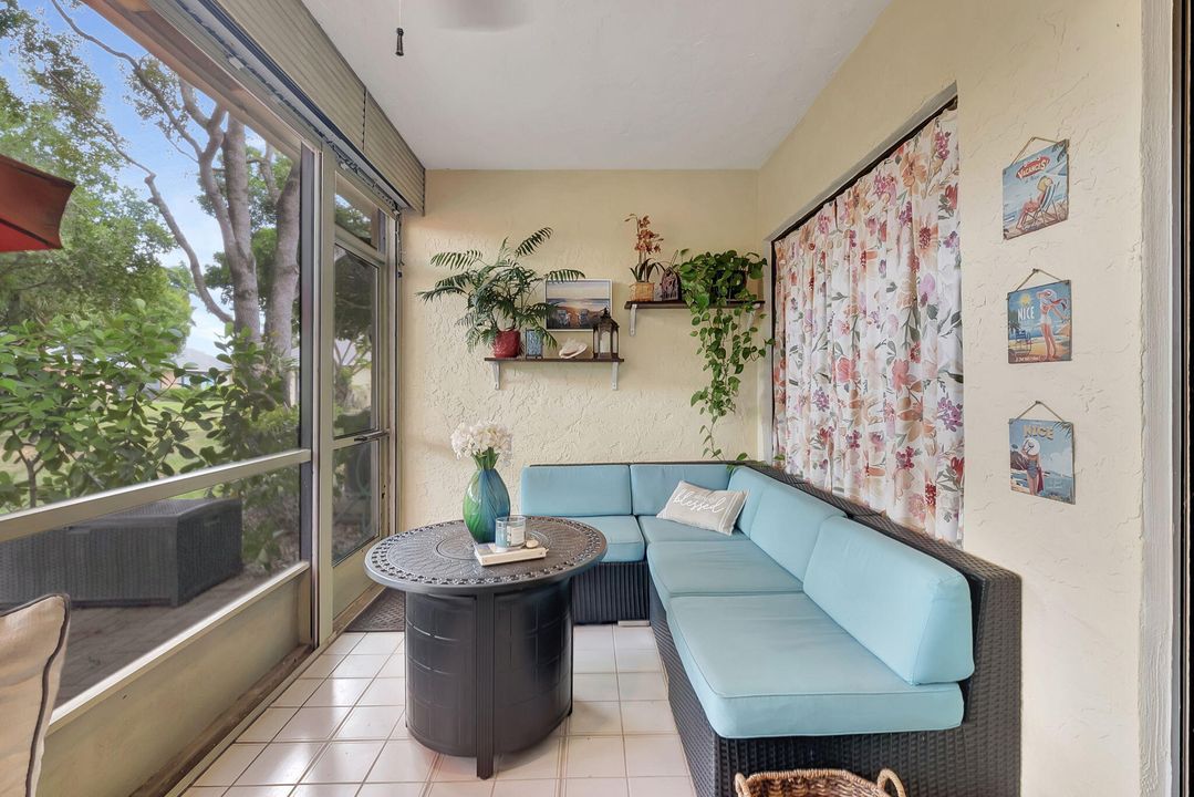 Active With Contract: $359,900 (2 beds, 2 baths, 1204 Square Feet)