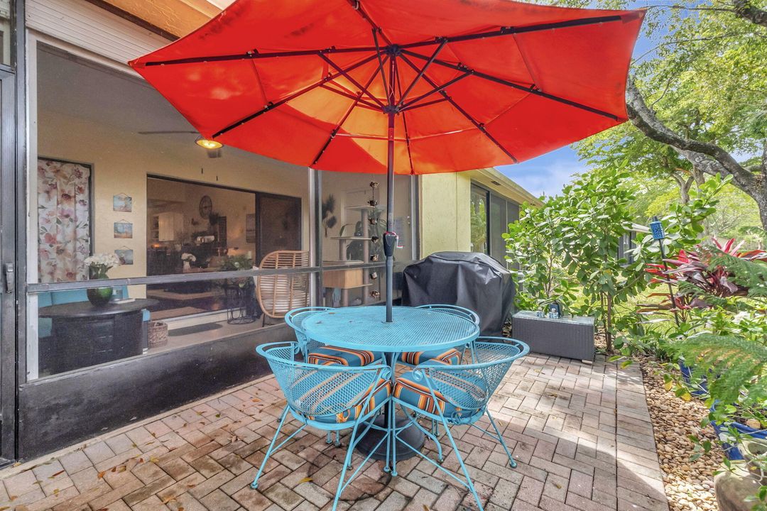 Active With Contract: $359,900 (2 beds, 2 baths, 1204 Square Feet)
