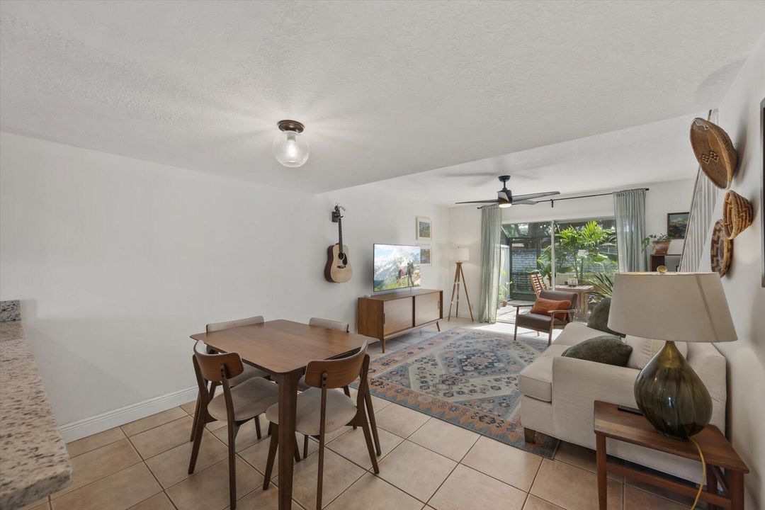 For Sale: $374,900 (2 beds, 2 baths, 1176 Square Feet)