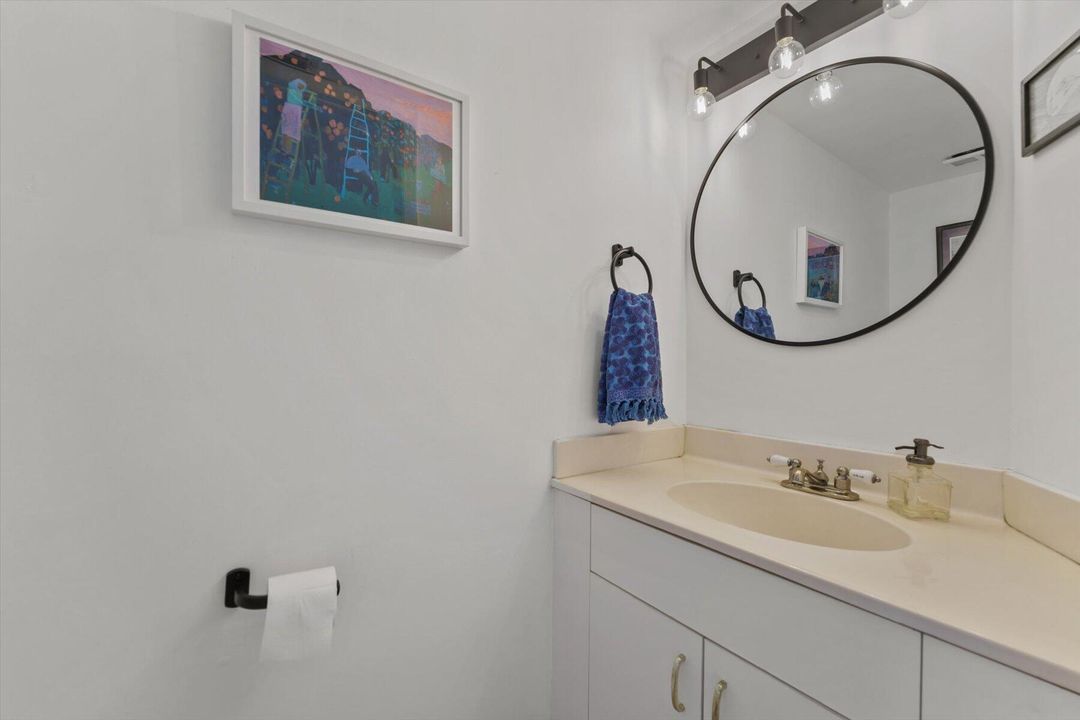 For Sale: $374,900 (2 beds, 2 baths, 1176 Square Feet)