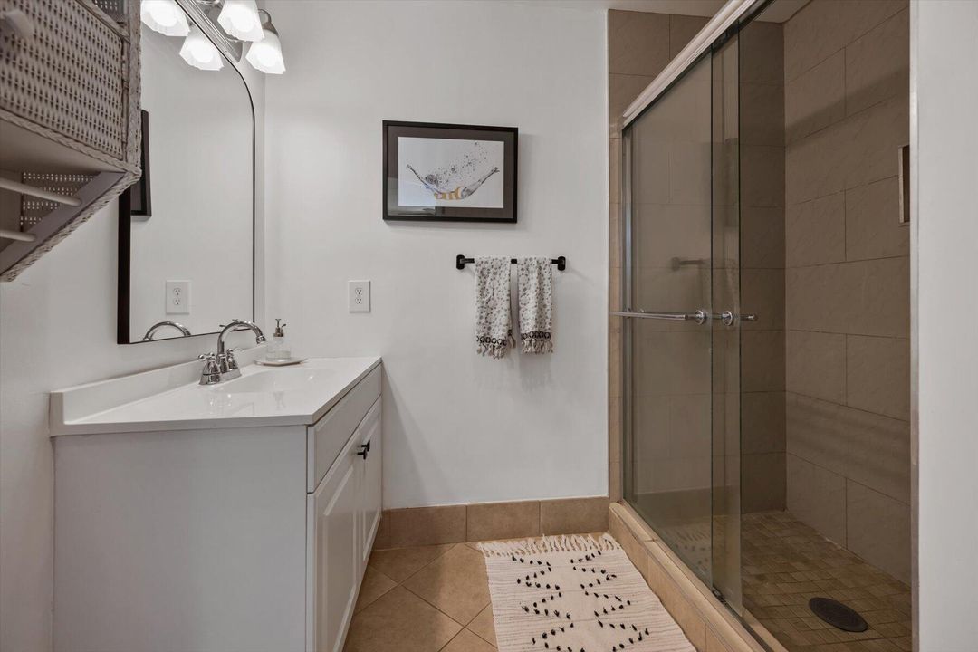 Active With Contract: $374,900 (2 beds, 2 baths, 1176 Square Feet)