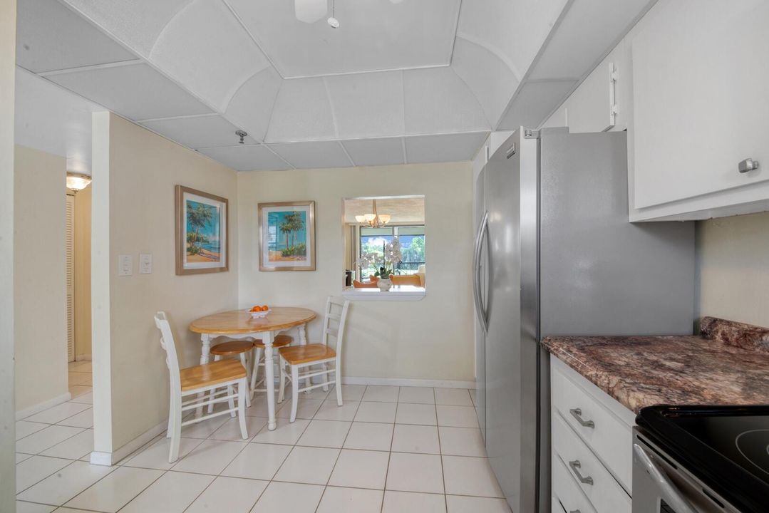 For Sale: $295,000 (2 beds, 2 baths, 1050 Square Feet)