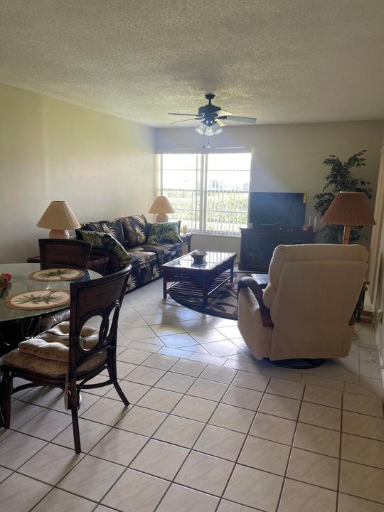 For Sale: $135,000 (1 beds, 1 baths, 660 Square Feet)