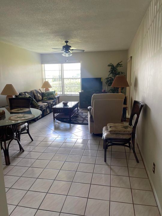 For Sale: $135,000 (1 beds, 1 baths, 660 Square Feet)