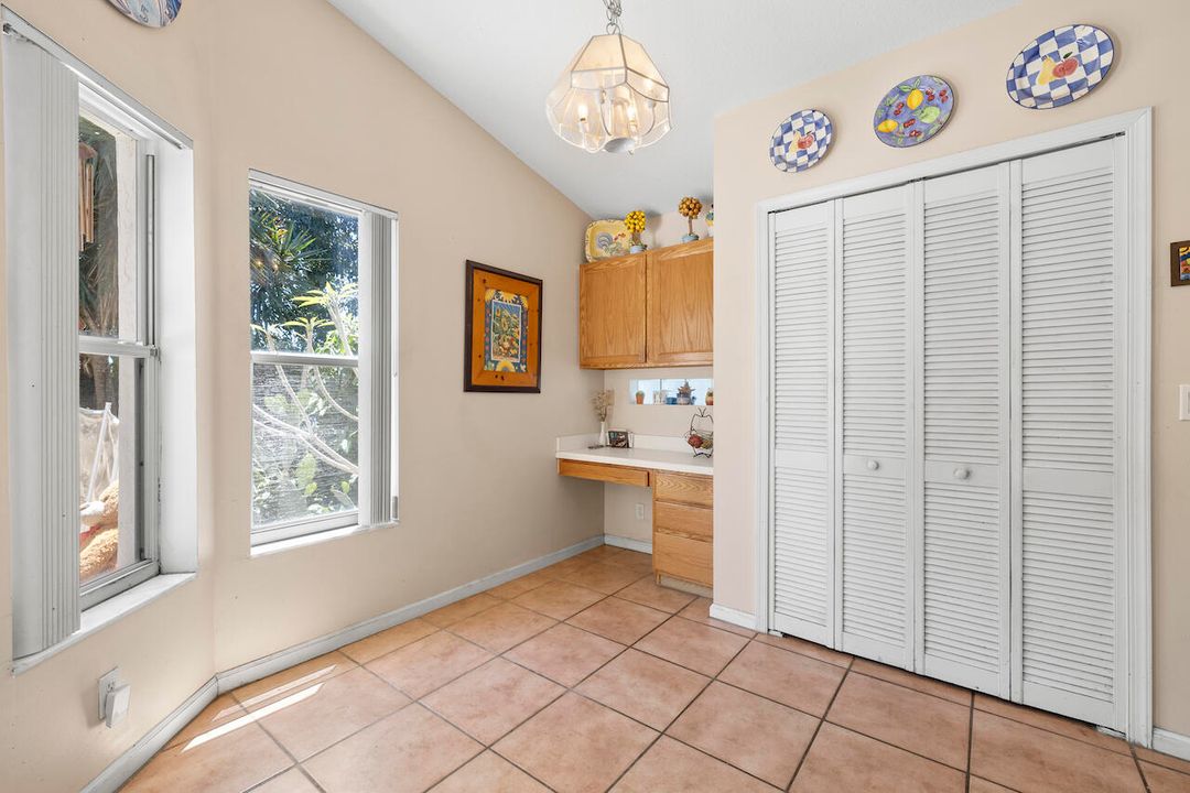 For Sale: $800,000 (3 beds, 2 baths, 2199 Square Feet)