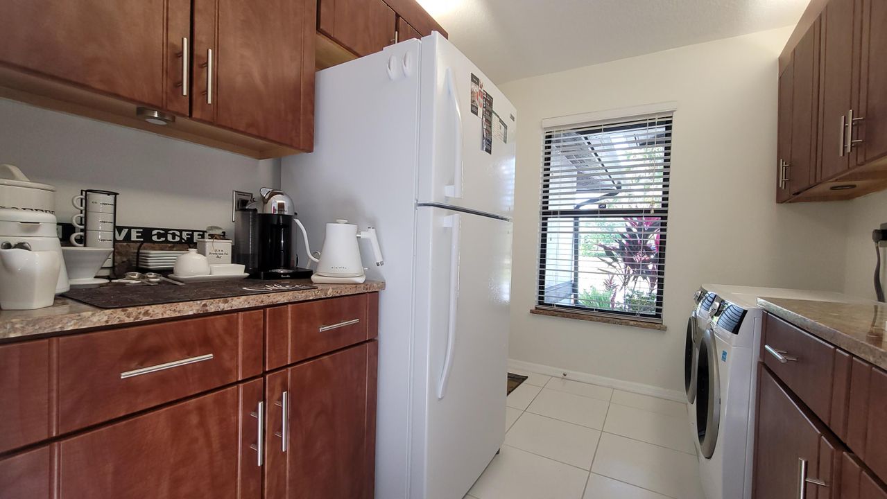 For Sale: $1,126,000 (4 beds, 2 baths, 2567 Square Feet)