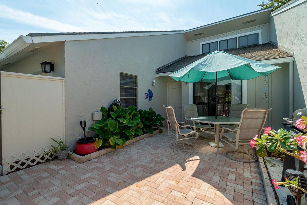 Active With Contract: $2,650 (2 beds, 2 baths, 1047 Square Feet)