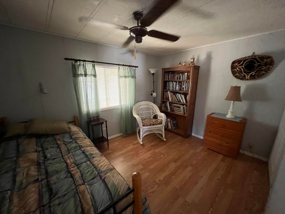 For Sale: $149,900 (2 beds, 2 baths, 1056 Square Feet)