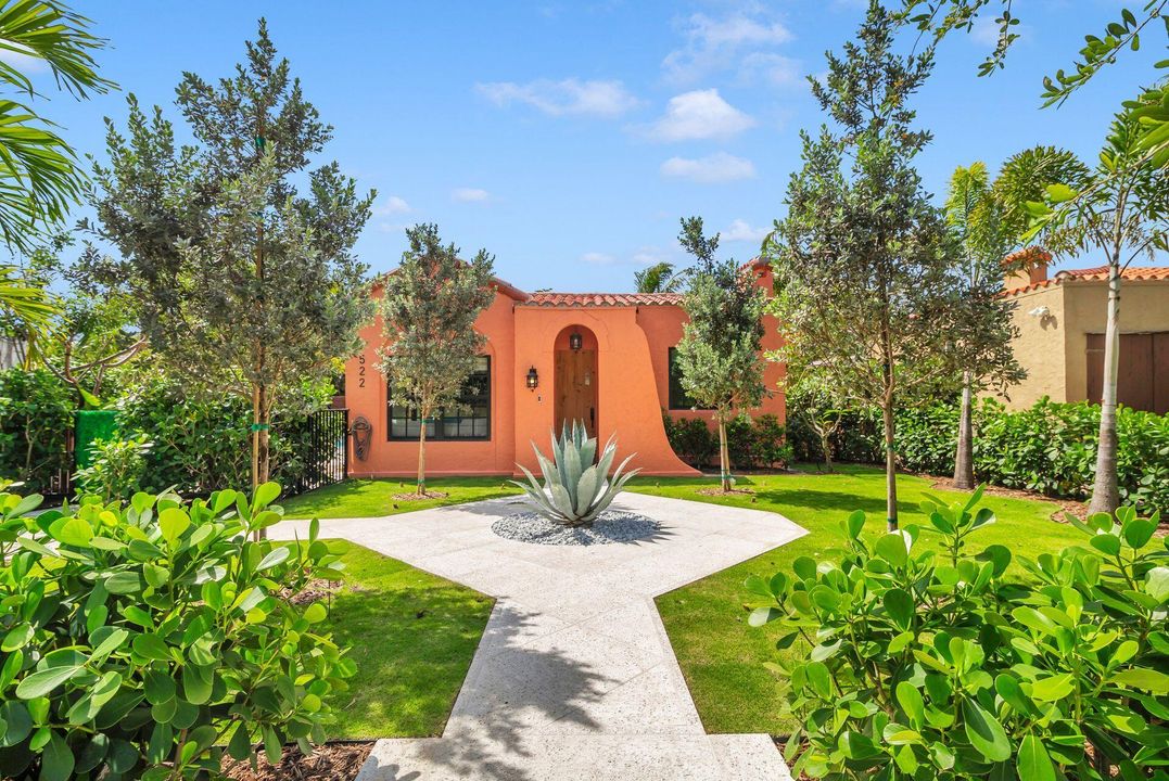 Recently Sold: $2,475,000 (4 beds, 3 baths, 2146 Square Feet)