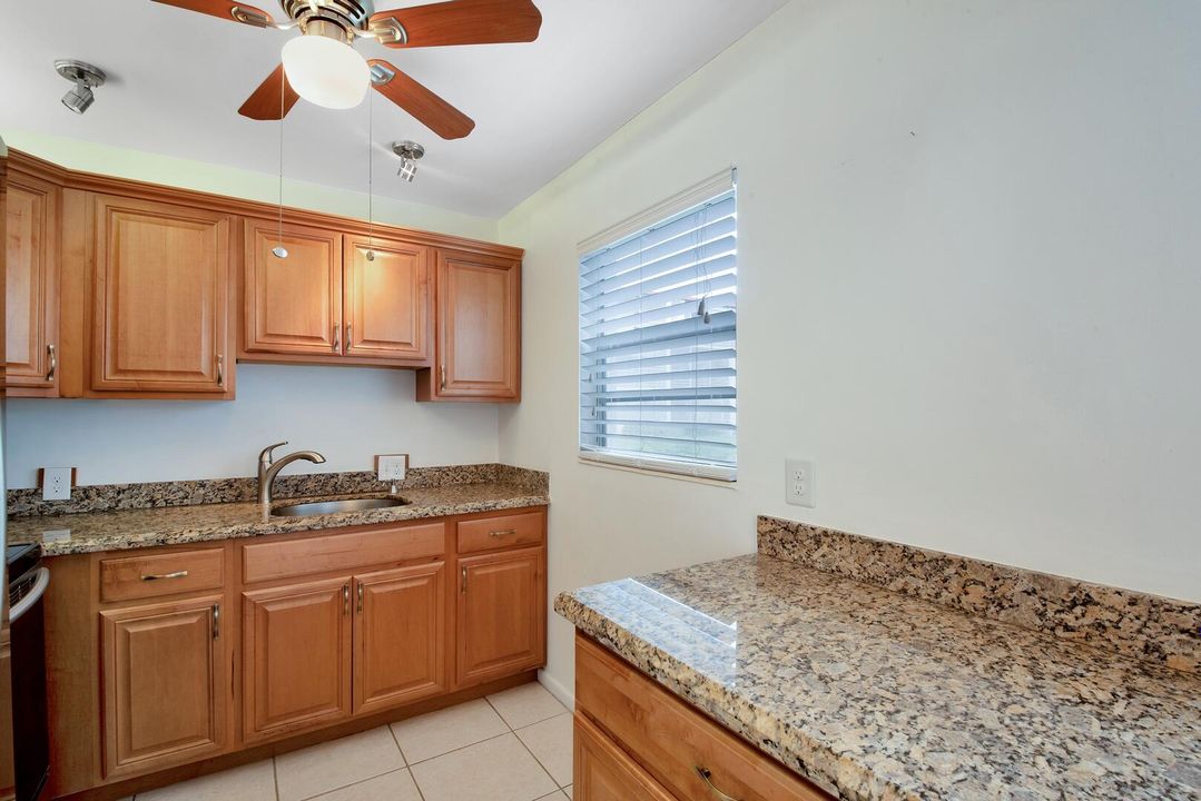For Sale: $165,500 (2 beds, 1 baths, 835 Square Feet)