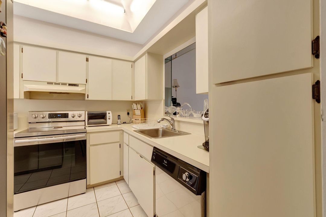 For Sale: $325,000 (2 beds, 2 baths, 1183 Square Feet)