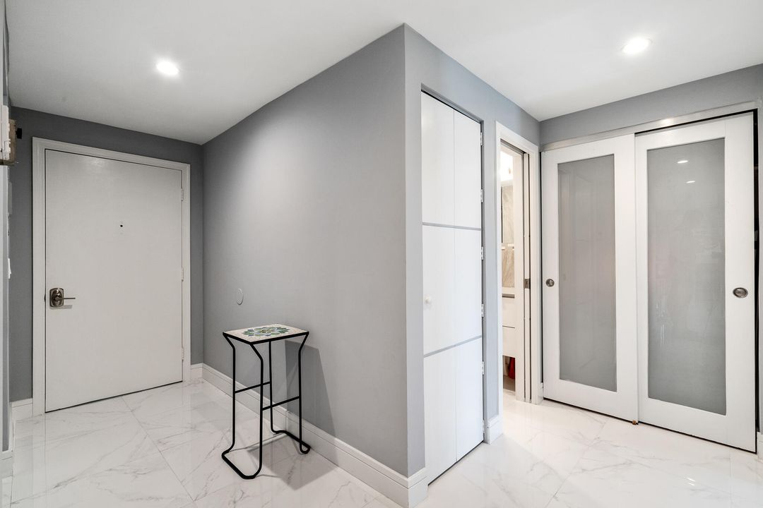 Active With Contract: $3,000 (2 beds, 2 baths, 1100 Square Feet)
