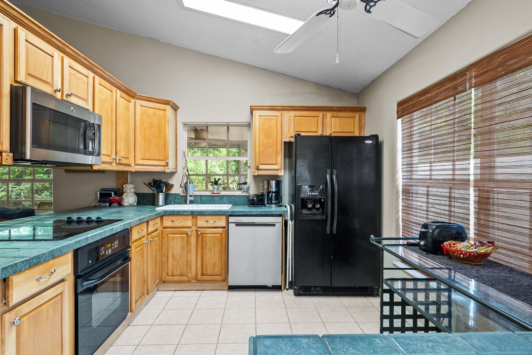 For Sale: $410,000 (3 beds, 2 baths, 1653 Square Feet)