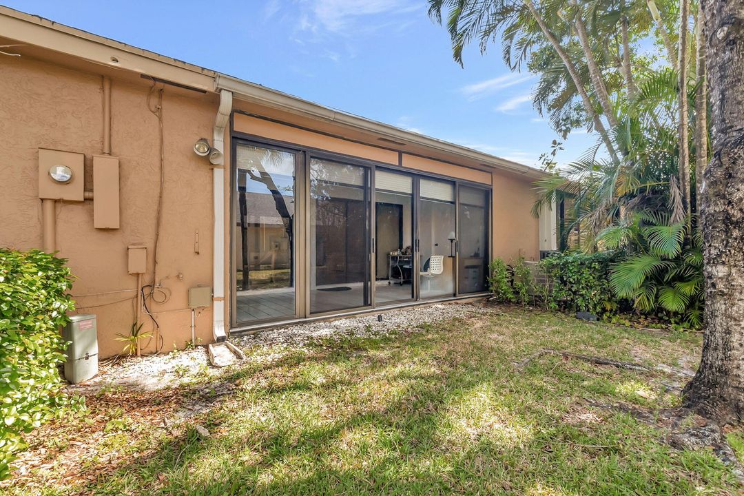 For Sale: $315,000 (2 beds, 2 baths, 1183 Square Feet)