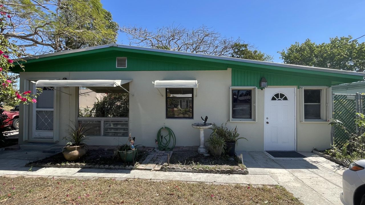 Recently Sold: $229,000 (3 beds, 2 baths, 1098 Square Feet)