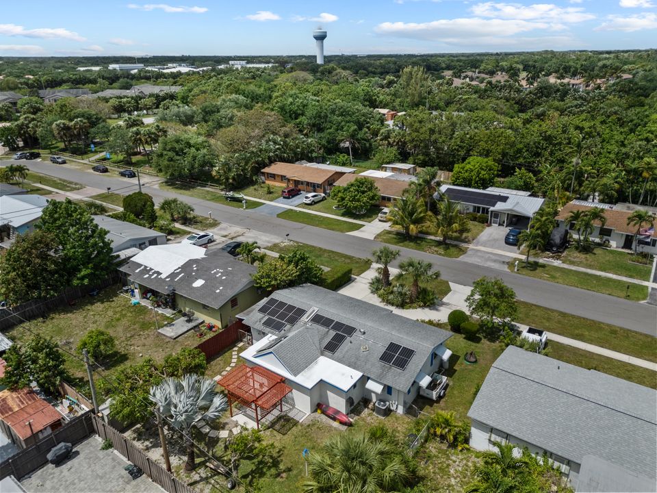 Active With Contract: $414,000 (3 beds, 2 baths, 1400 Square Feet)