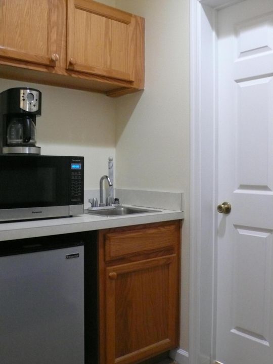 For Rent: $1,200 (1 beds, 1 baths, 400 Square Feet)