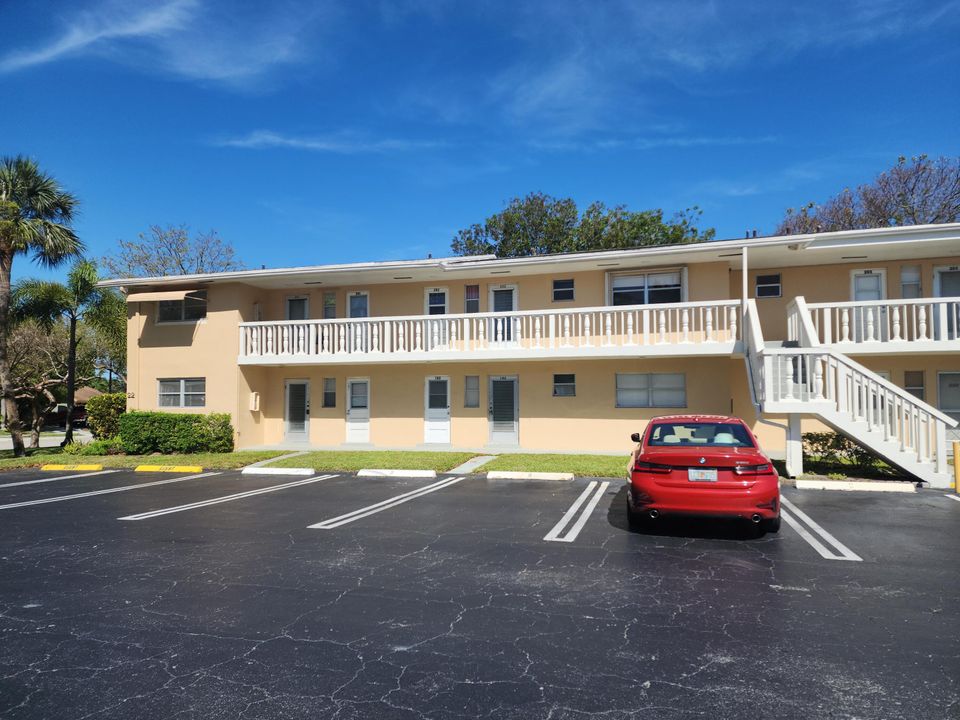 Active With Contract: $110,000 (2 beds, 2 baths, 872 Square Feet)