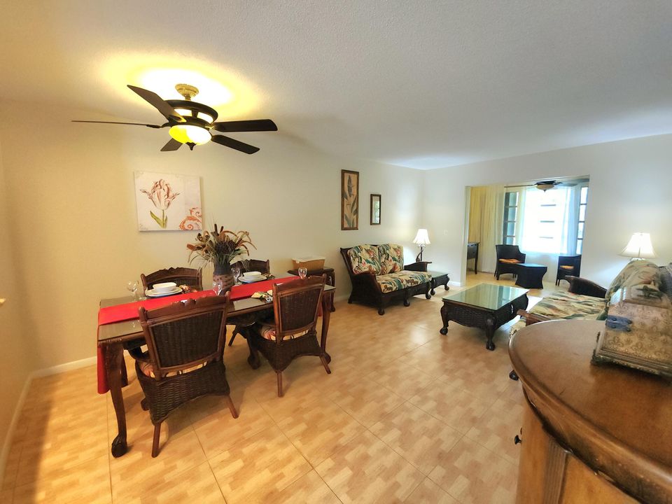 For Sale: $124,900 (2 beds, 2 baths, 872 Square Feet)