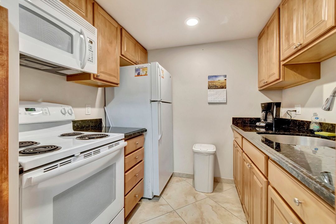For Sale: $315,000 (2 beds, 2 baths, 1079 Square Feet)