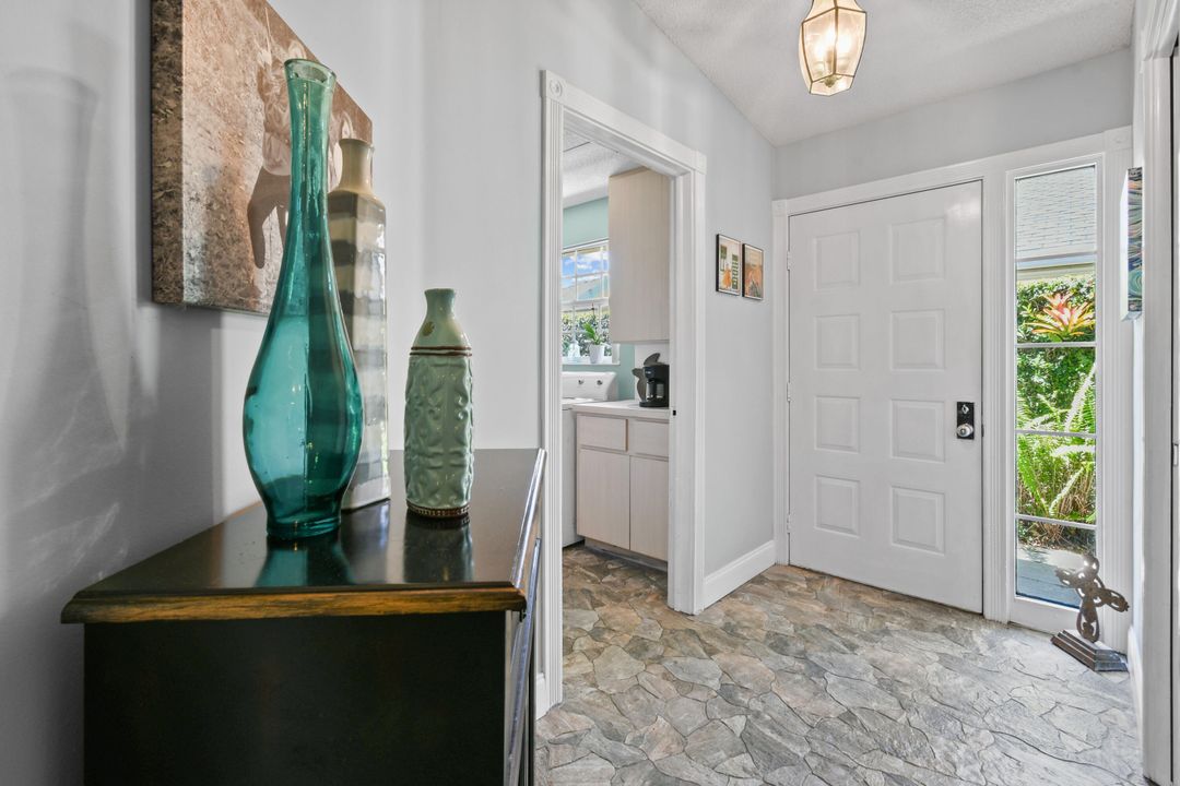 For Sale: $569,900 (2 beds, 2 baths, 1525 Square Feet)