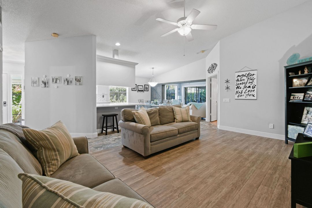 For Sale: $574,900 (2 beds, 2 baths, 1525 Square Feet)