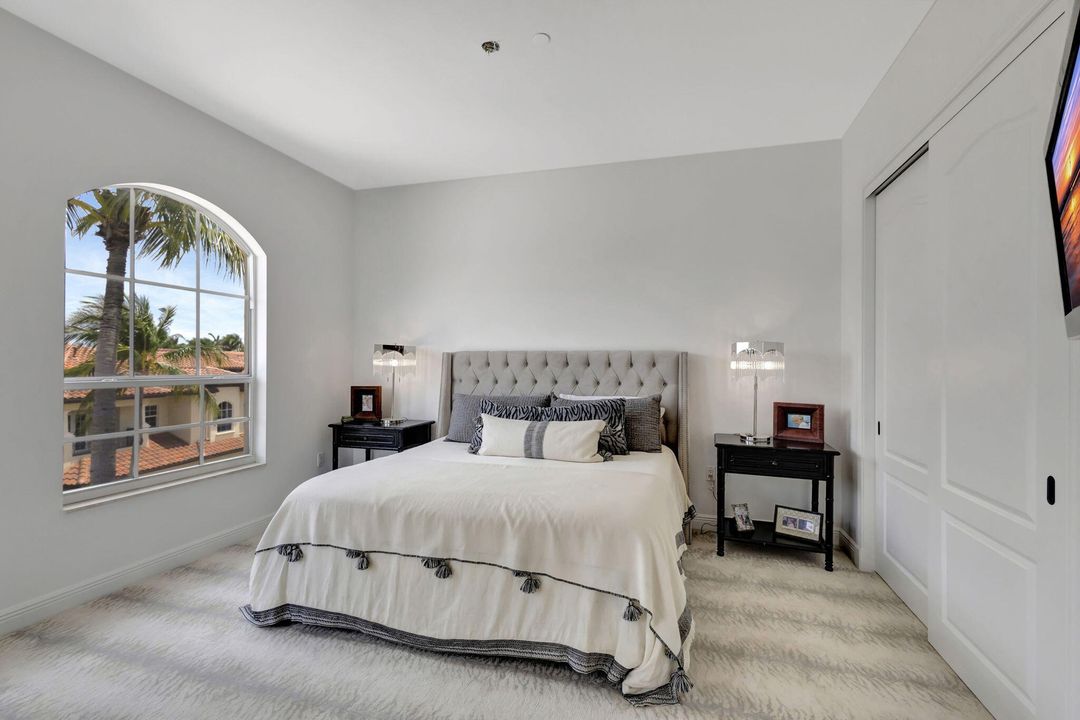 For Sale: $2,000,000 (3 beds, 4 baths, 3224 Square Feet)