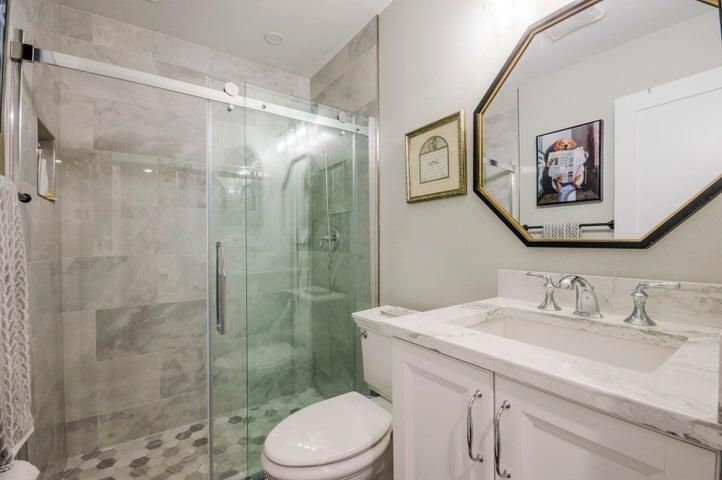 待售: $380,000 (2 贝兹, 2 浴室, 1251 平方英尺)