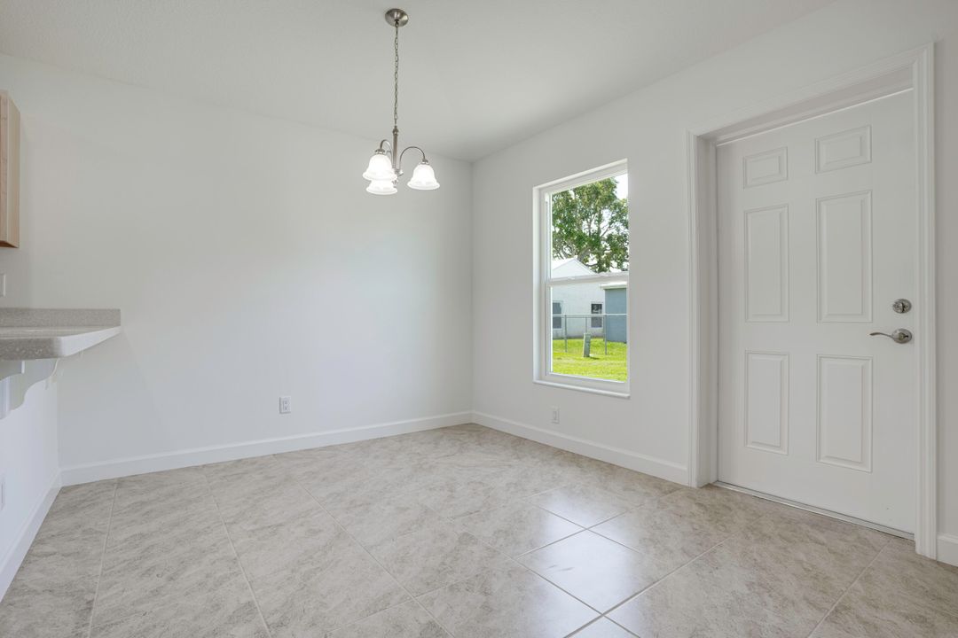 Active With Contract: $297,900 (3 beds, 2 baths, 1204 Square Feet)