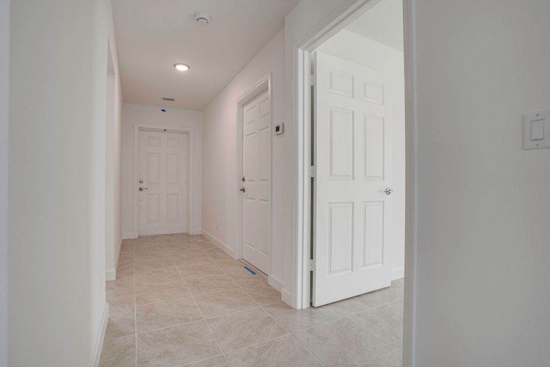 For Sale: $284,900 (2 beds, 2 baths, 1162 Square Feet)