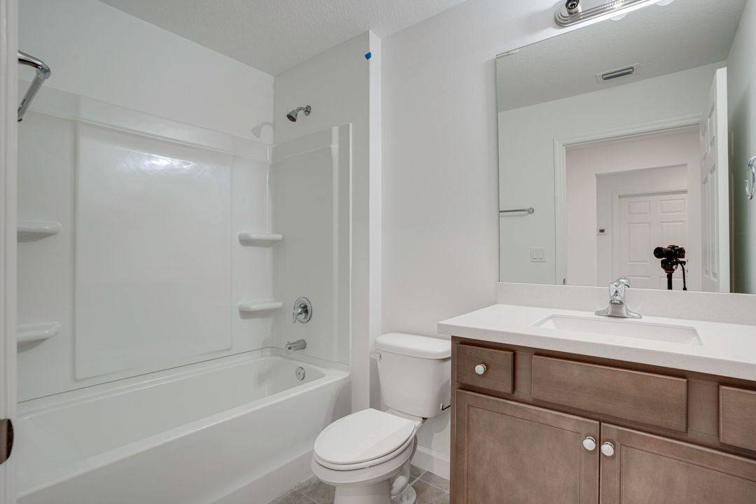 For Sale: $284,900 (2 beds, 2 baths, 1162 Square Feet)