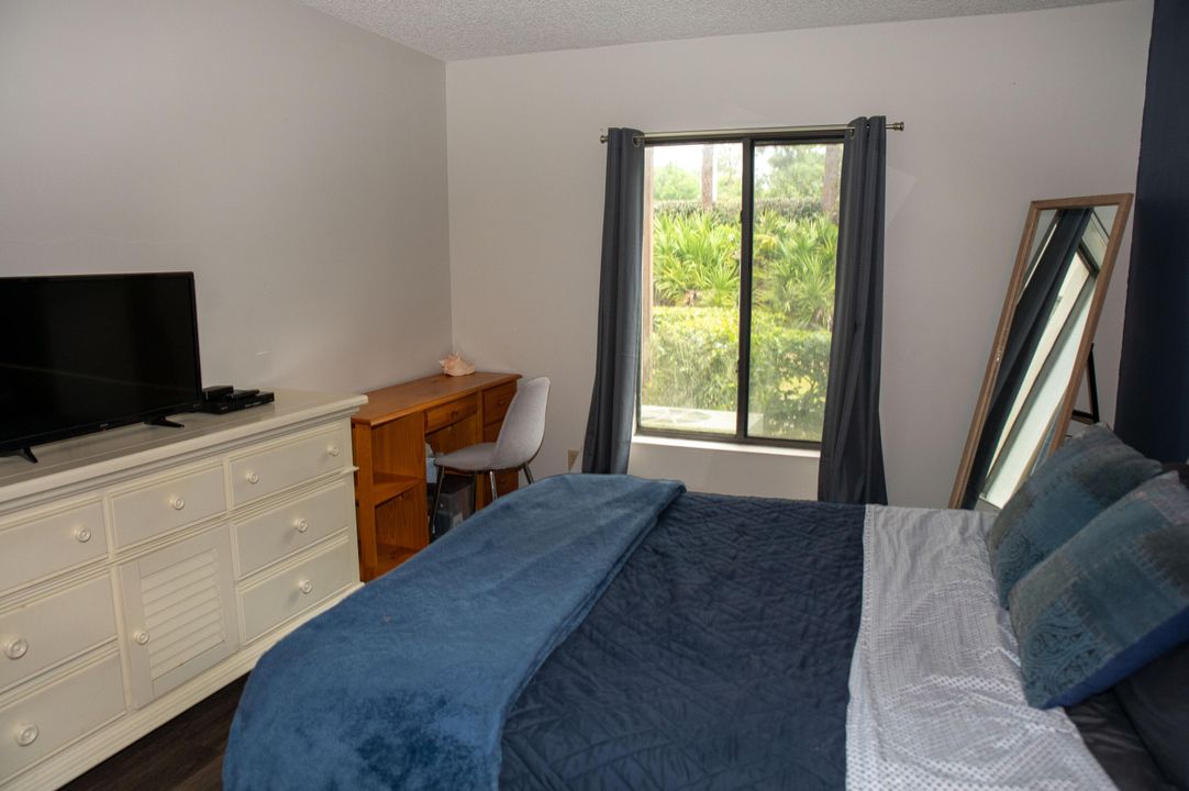Active With Contract: $198,000 (1 beds, 1 baths, 830 Square Feet)