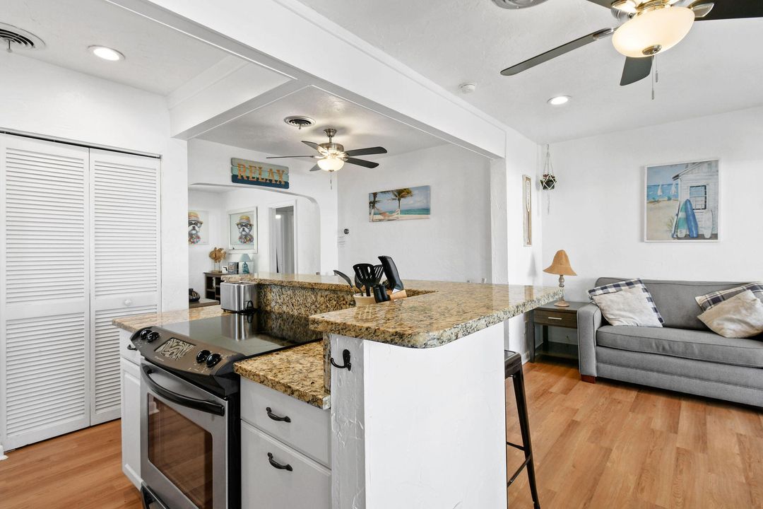 Active With Contract: $574,800 (3 beds, 2 baths, 1487 Square Feet)