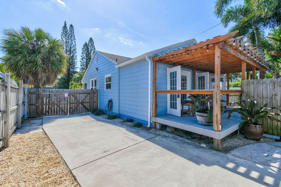For Sale: $574,800 (3 beds, 2 baths, 1487 Square Feet)