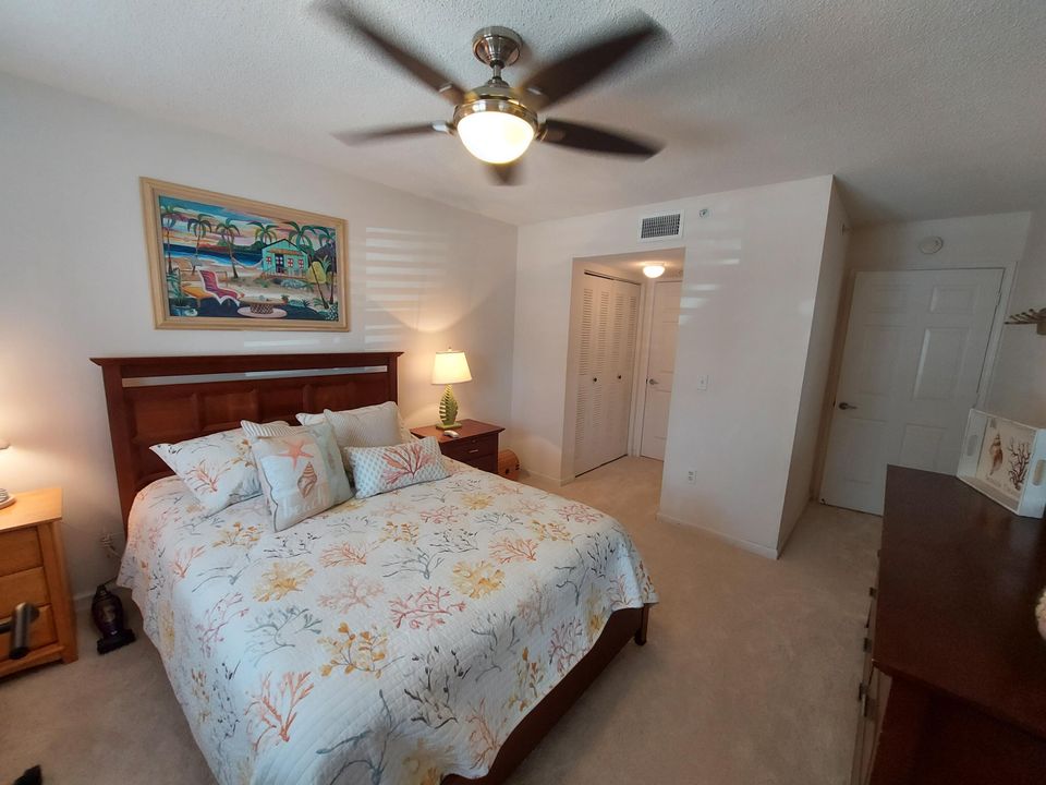 For Sale: $359,500 (2 beds, 2 baths, 1118 Square Feet)