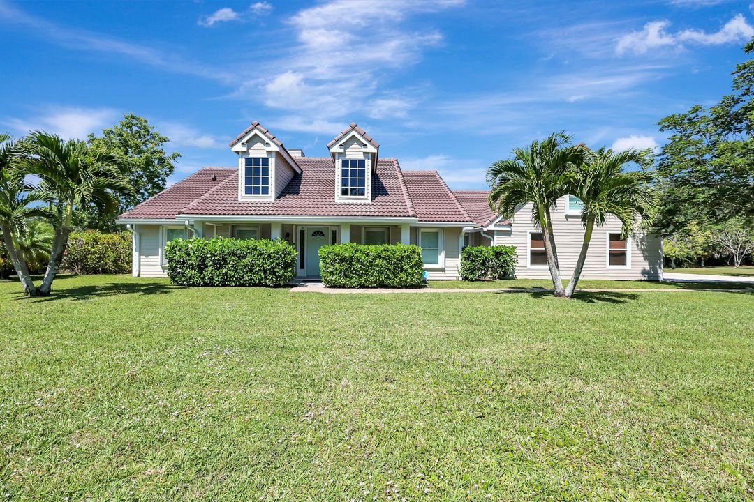 For Sale: $1,900,000 (4 beds, 2 baths, 2960 Square Feet)