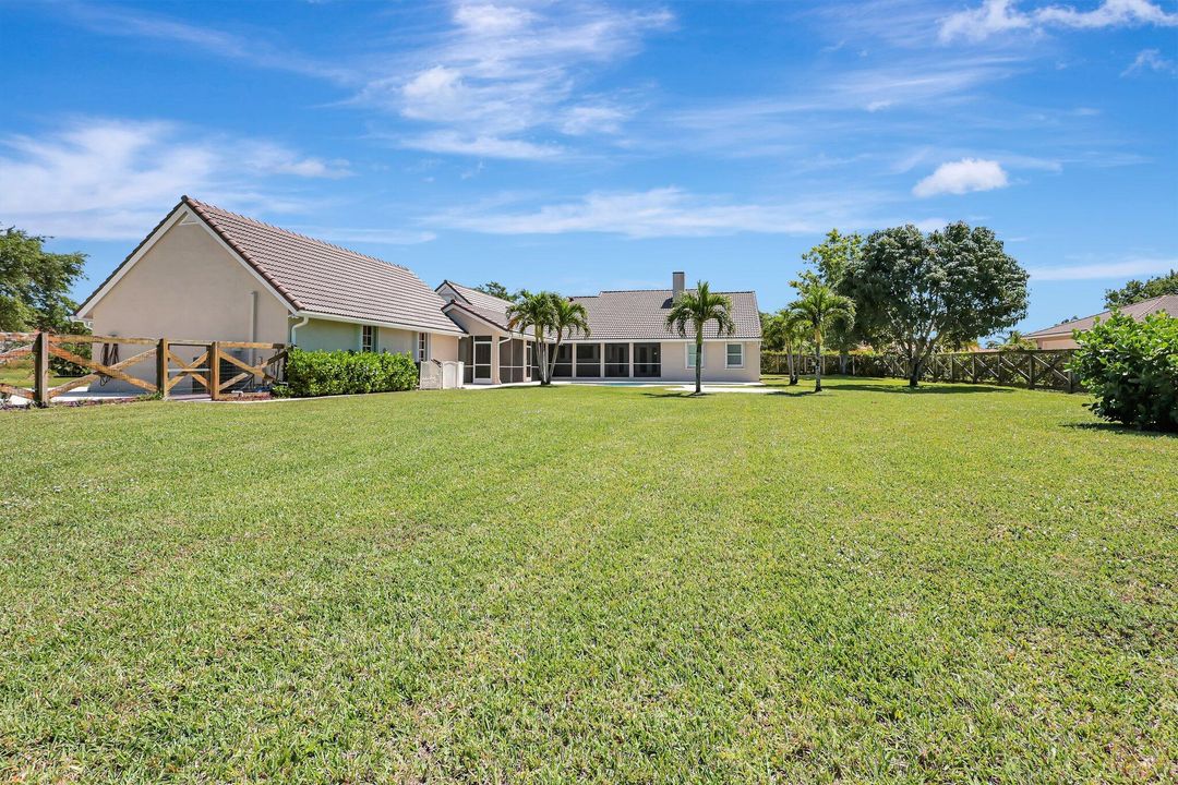 For Sale: $1,900,000 (4 beds, 2 baths, 2960 Square Feet)