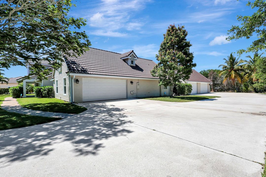 For Sale: $1,900,000 (4 beds, 2 baths, 2960 Square Feet)