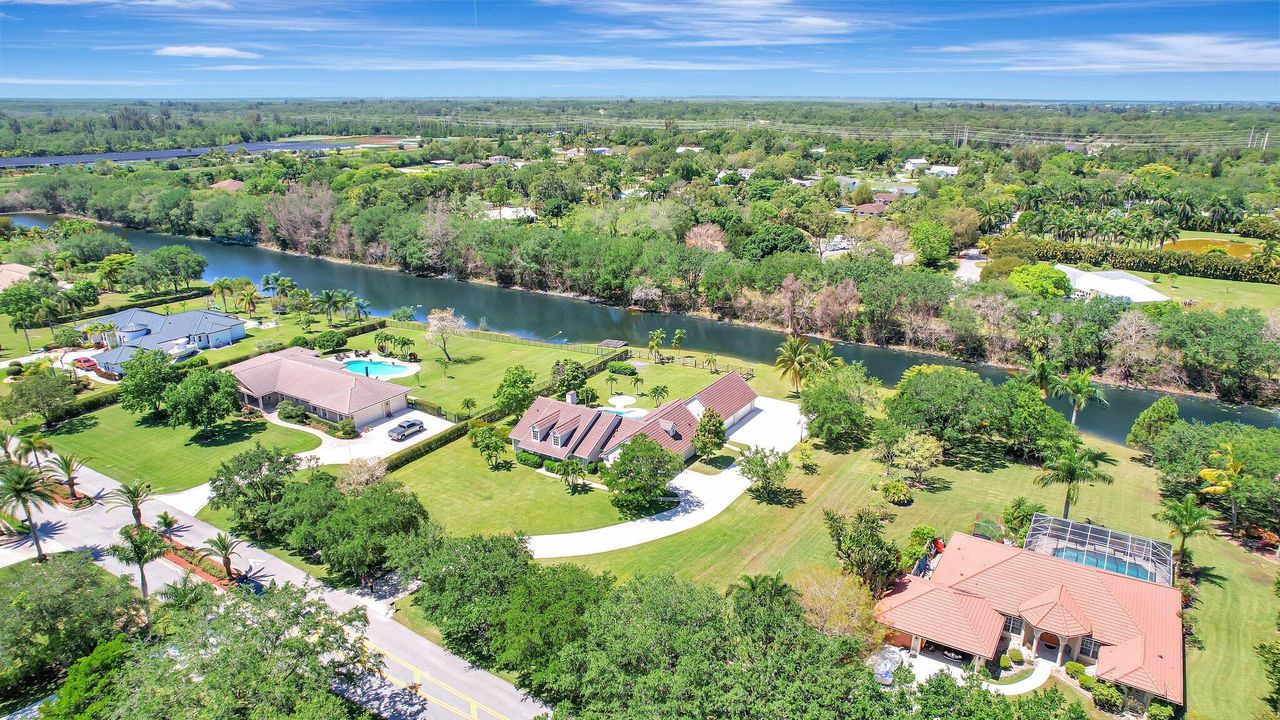 For Sale: $1,900,000 (4 beds, 2 baths, 2960 Square Feet)