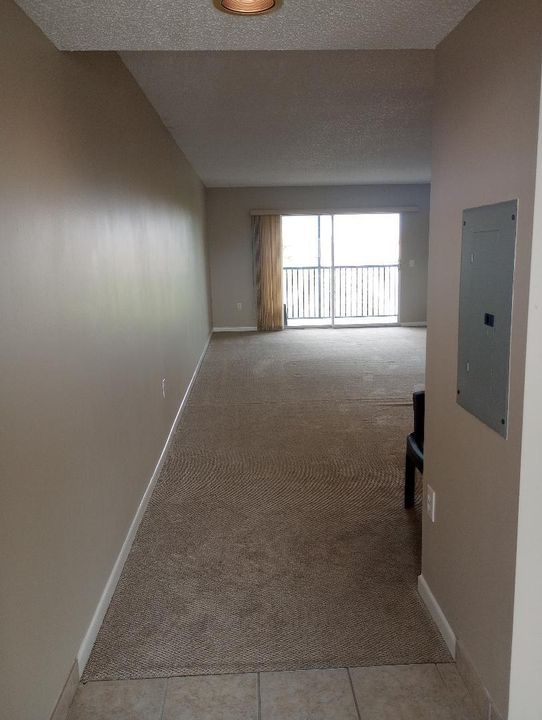 Active With Contract: $199,900 (1 beds, 1 baths, 1033 Square Feet)