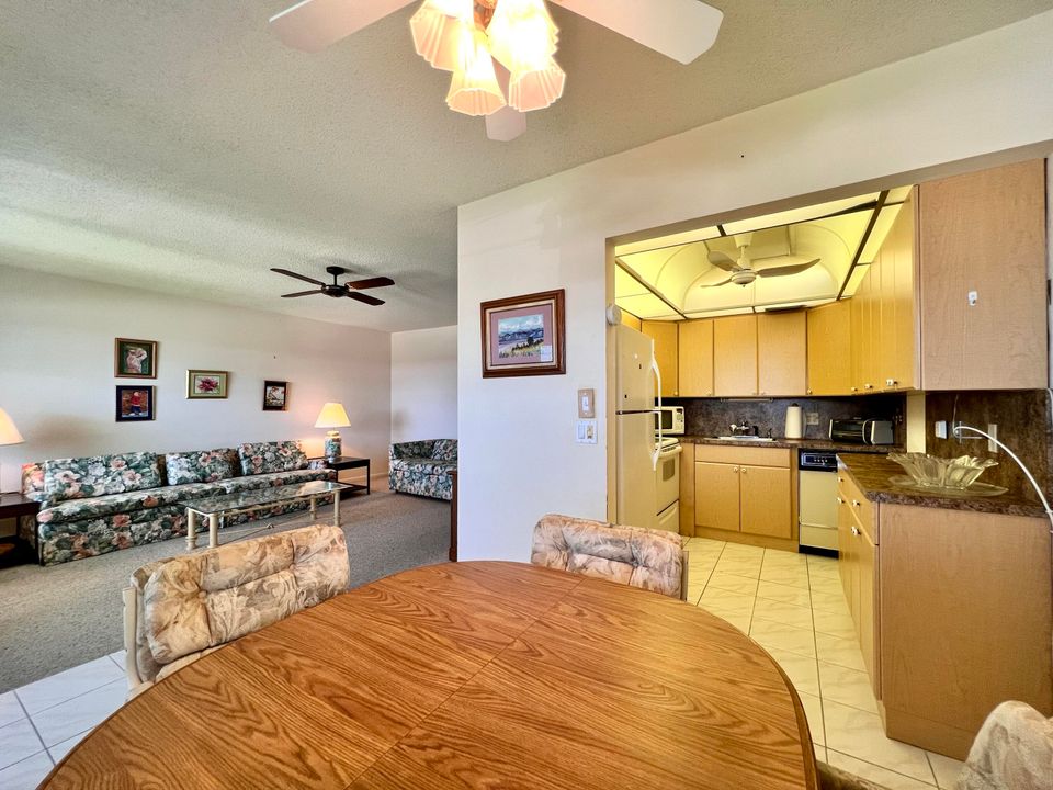 For Sale: $129,500 (2 beds, 1 baths, 798 Square Feet)