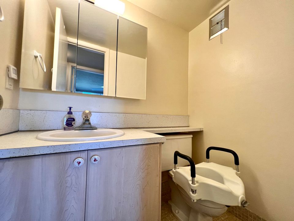 For Sale: $129,500 (2 beds, 1 baths, 798 Square Feet)
