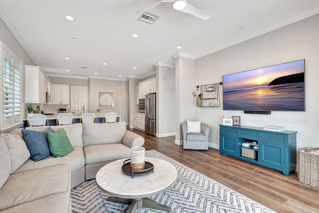 Active With Contract: $1,375,000 (3 beds, 3 baths, 2640 Square Feet)