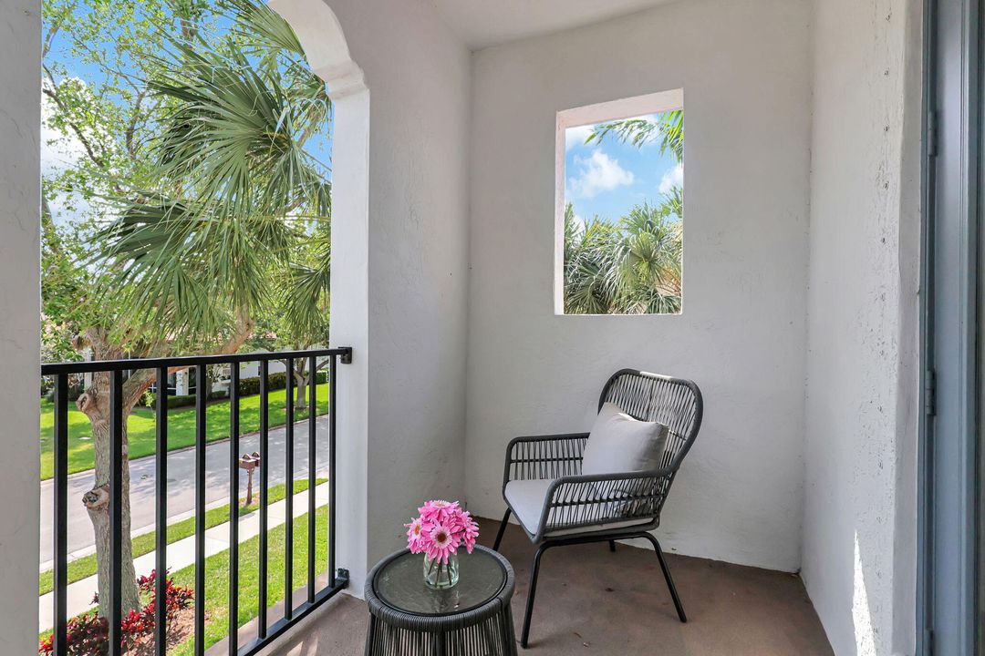 Active With Contract: $1,375,000 (3 beds, 3 baths, 2640 Square Feet)