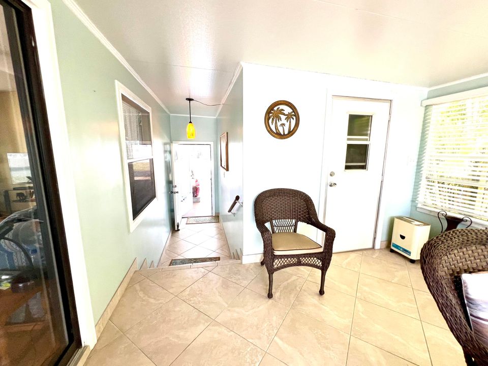For Sale: $130,000 (2 beds, 2 baths, 1048 Square Feet)