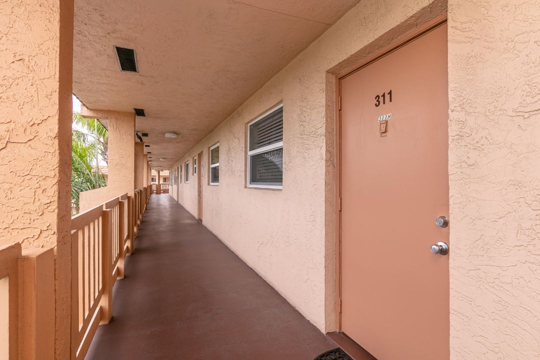 Active With Contract: $159,000 (2 beds, 2 baths, 1100 Square Feet)